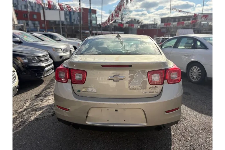 2016 Malibu Limited image 5