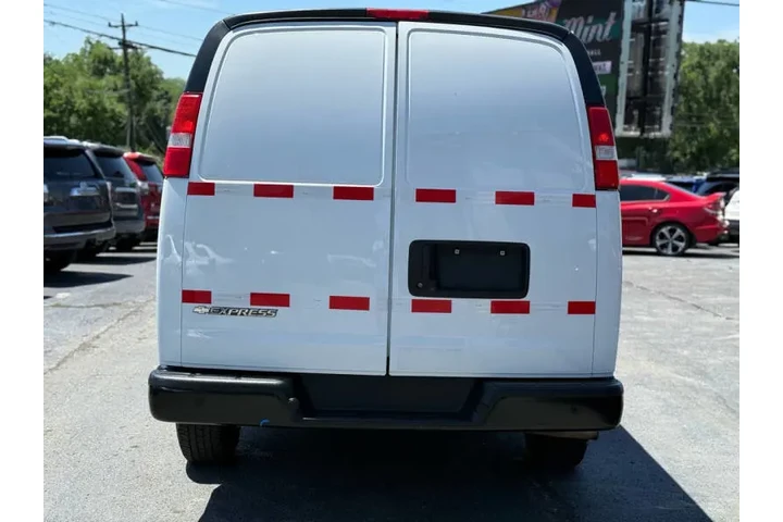 $18995 : 2020 Express 2500 image 9