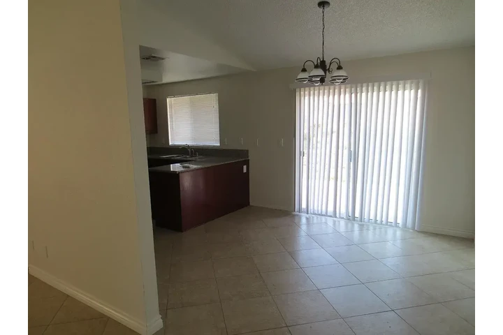 $1200 : Rialto- 3 Recamaras image 7