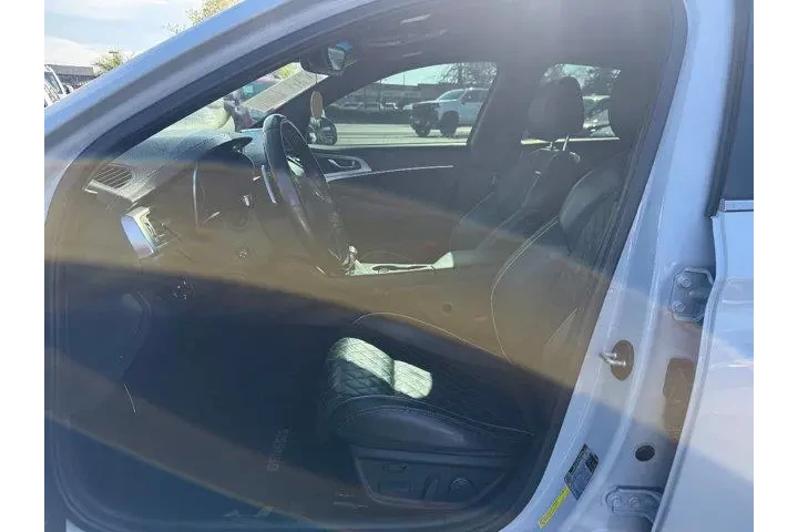 $20455 : Genesis G70 2019 AWD 3.3T Ad image 10