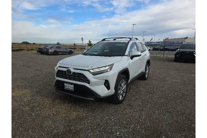 $37900 : Toyota RAV4 2023 AWD Limited image 3