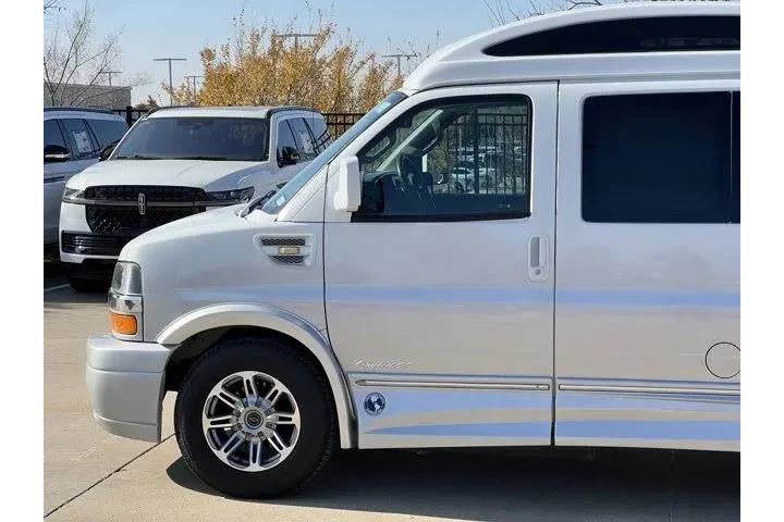 $32999 : Chevrolet Express 2019 2500 image 5