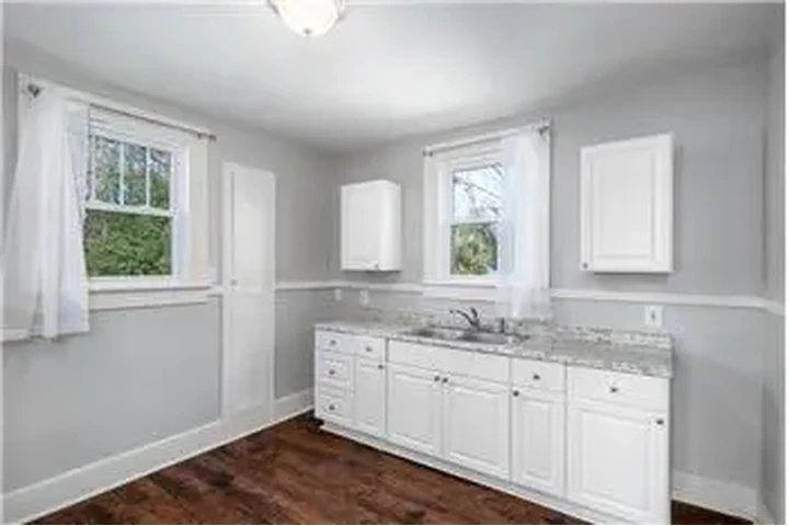 $1700 : Rental property with 2 bedro image 9