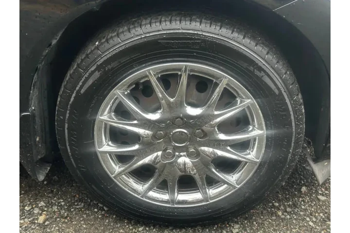 $4550 : 2014 Versa Note image 8