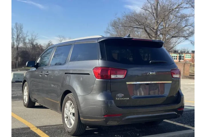 $6999 : 2017 Sedona LX image 6