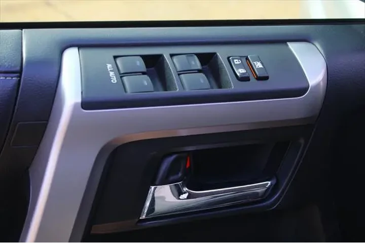 $33735 : Toyota 4Runner 2016 4x4 Trai image 10