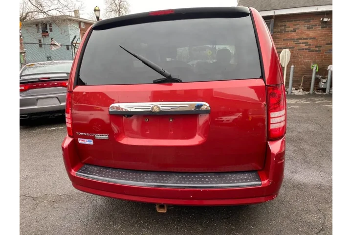 2008 Town and Country Touring image 5