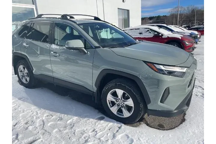 $29991 : Toyota RAV4 2023 AWD XLE 4dr image 1
