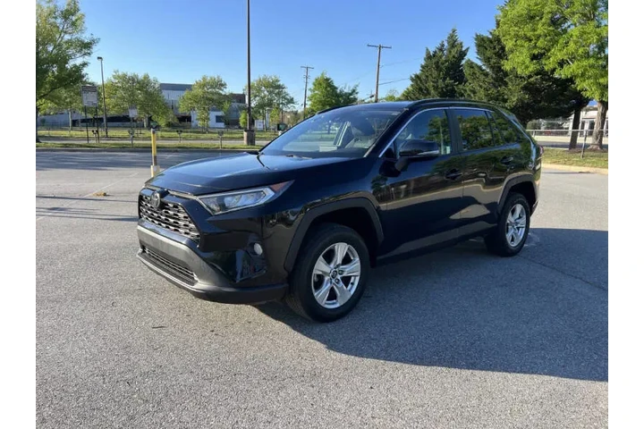 $19900 : 2021 RAV4 XLE image 3