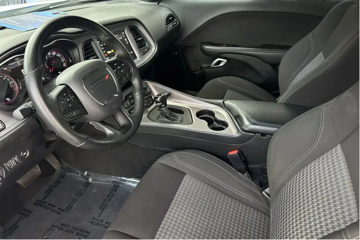 $24900 : Dodge Challenger 2023 SXT 2d image 9