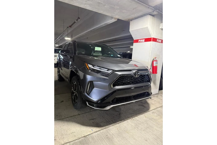 Toyota RaV4 XSE image 9