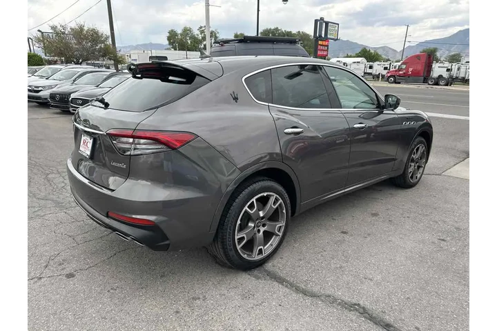 $45500 : 2022 Levante Modena image 6
