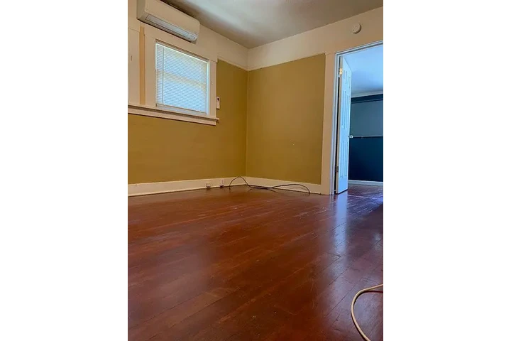 $800 : Spacious bright and airy 2 bed image 6