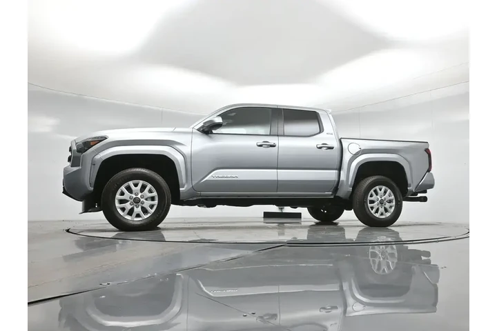 $35677 : Toyota Tacoma 2024 4x4 SR5 4 image 7