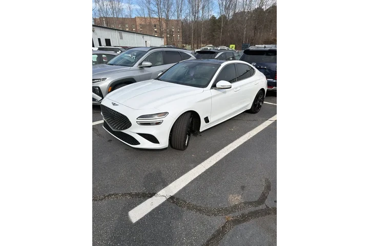 $28401 : Genesis G70 2023 2.0T 4dr Se image 4