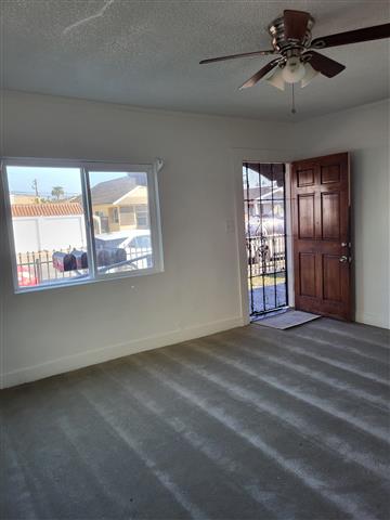 $2200 : LONG BEACH 2BED/1BATH APT. image 1