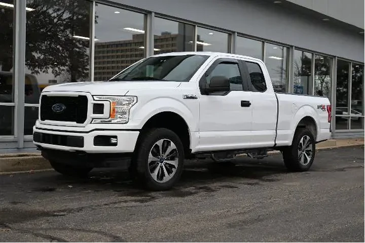 $26988 : Ford F-150 2020 4x4 XL 4dr S image 1