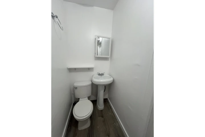 $900 : Studio De Renta image 4