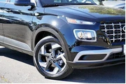 $21873 : Hyundai VENUE 2026 SEL 4dr C thumbnail