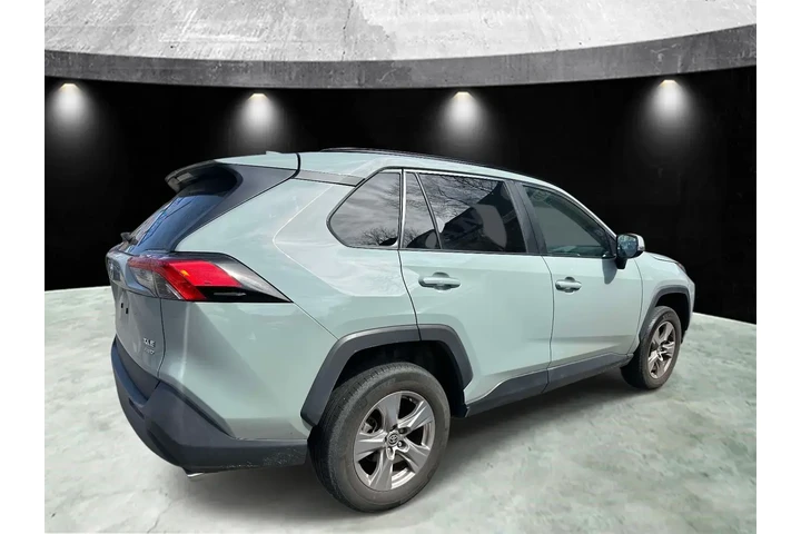 $24985 : Toyota RAV4 2023 AWD XLE 4dr image 1