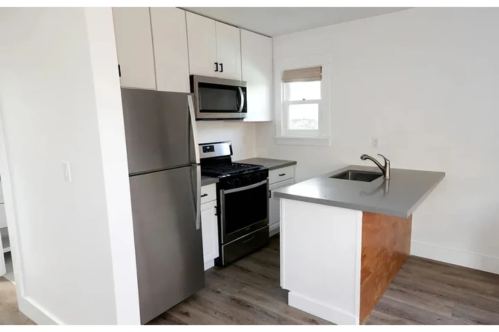 $1150 : Beautifully updated 1-bedroom image 5