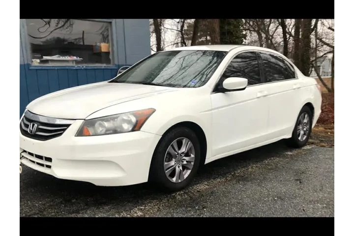 $9300 : 2012 Accord image 1