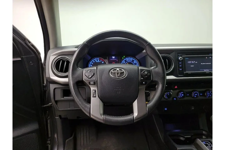 $27998 : Toyota Tacoma 2017 4x4 SR5 V image 10
