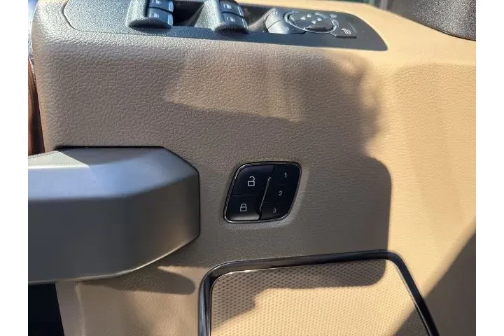 $18228 : Ford F-150 2016 4x2 Lariat 4 image 6