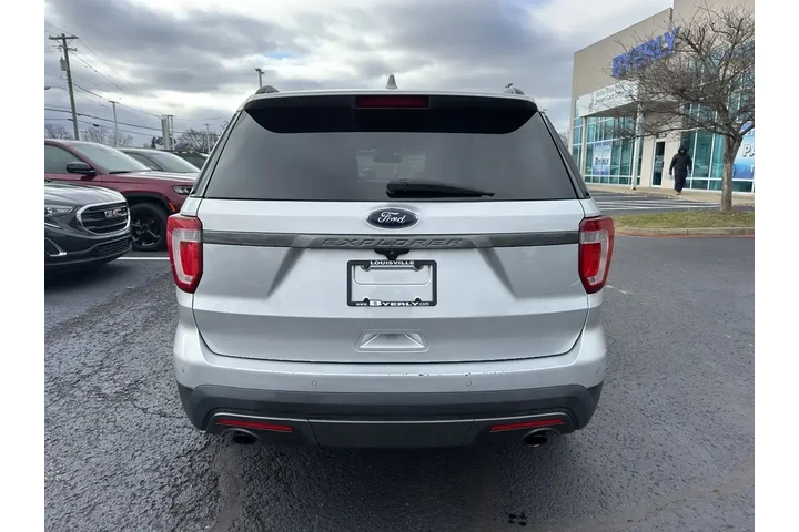 $12745 : Ford Explorer 2017 XLT 4dr S image 5