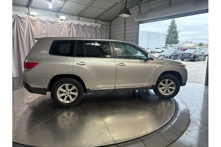 $8999 : Toyota Highlander 2012 Base image 5