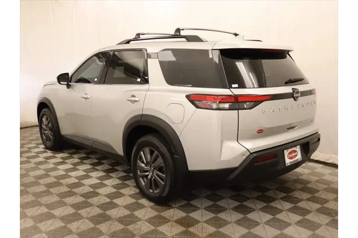 $23528 : Nissan Pathfinder 2022 SV 4d image 3