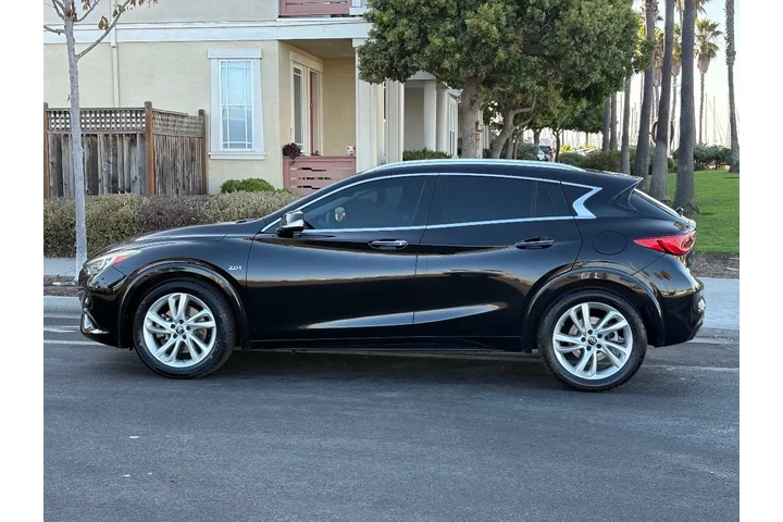 $14988 : 2017 QX30 Premium image 9