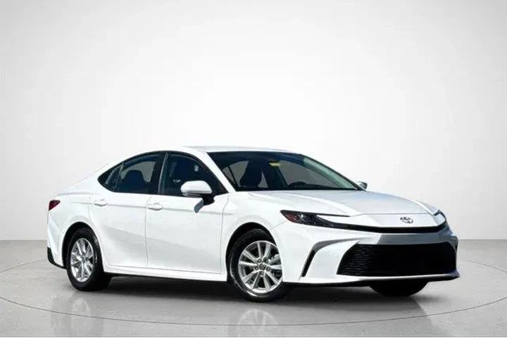 $25279 : Toyota Camry 2025 SE 4dr Sed image 2