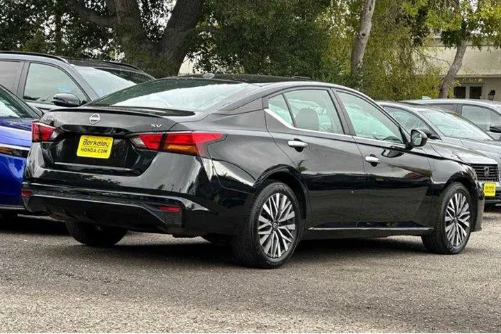 $16881 : Nissan Altima 2024 2.5 SV 4d image 4