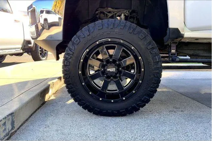 $37985 : Chevrolet Silverado 2500HD 2 image 8