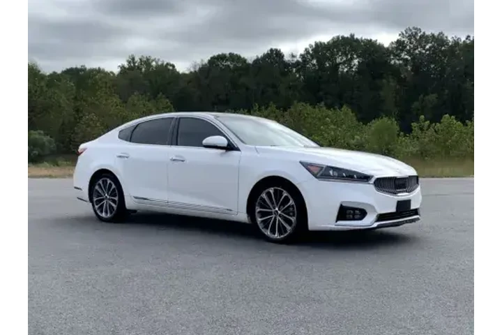 $23900 : 2019 Cadenza Luxury image 1