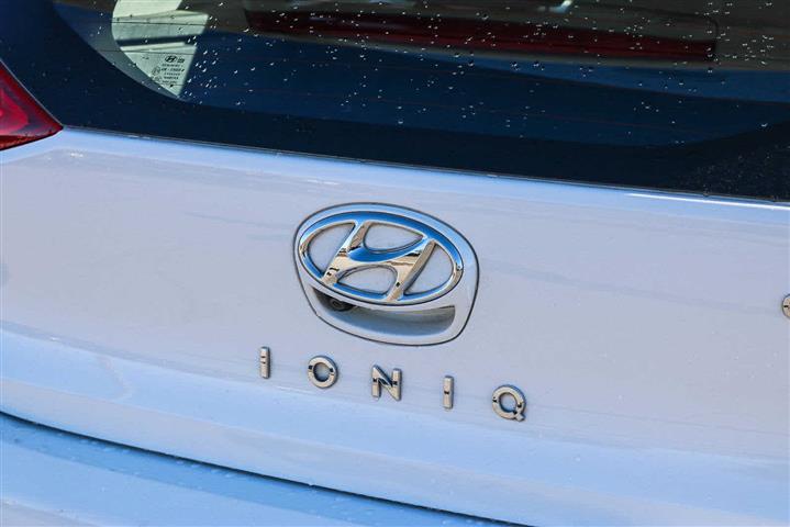 $12990 : Pre-Owned 2018 Hyundai IONIQ image 10