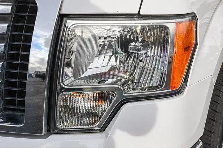 Ford F-150 2012 4x2 XLT 4dr image 4