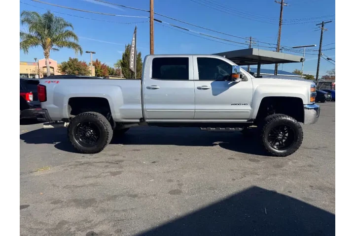 $35998 : 2017 Silverado 2500HD LT image 9
