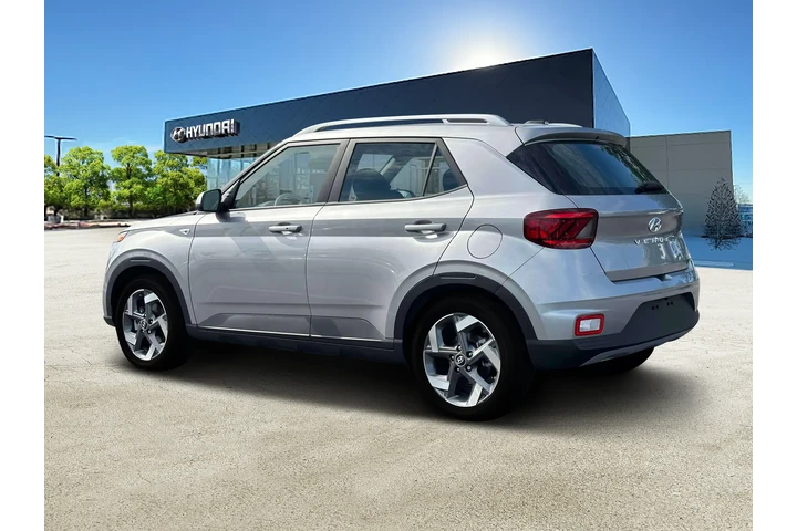 $17499 : Hyundai VENUE 2024 SEL 4dr C image 4