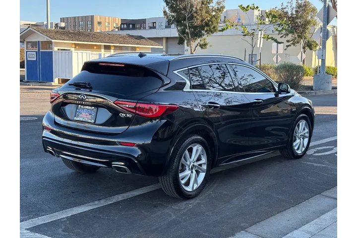$14988 : 2017 QX30 Premium image 6