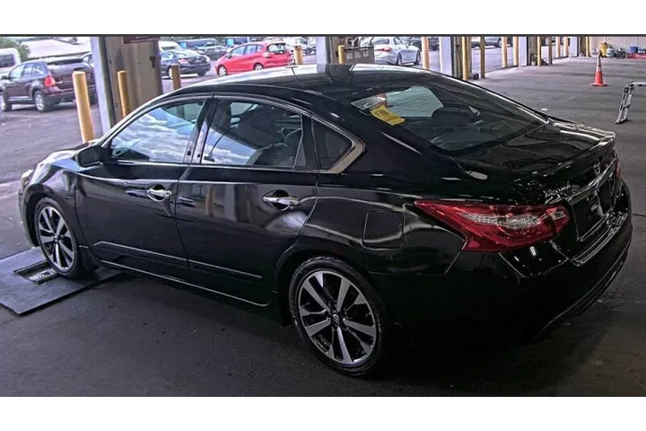 $10995 : 2016 Altima 2.5 SR image 4