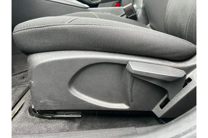 $13995 : Ford Focus 2018 SEL 4dr Seda image 10