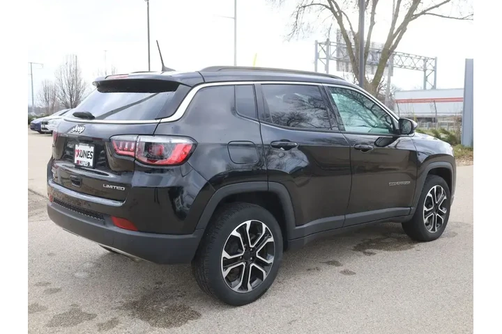 $23777 : Jeep Compass 2023 4x4 Limite image 10