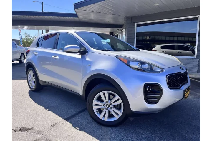 $13450 : 2017 Sportage LX image 10