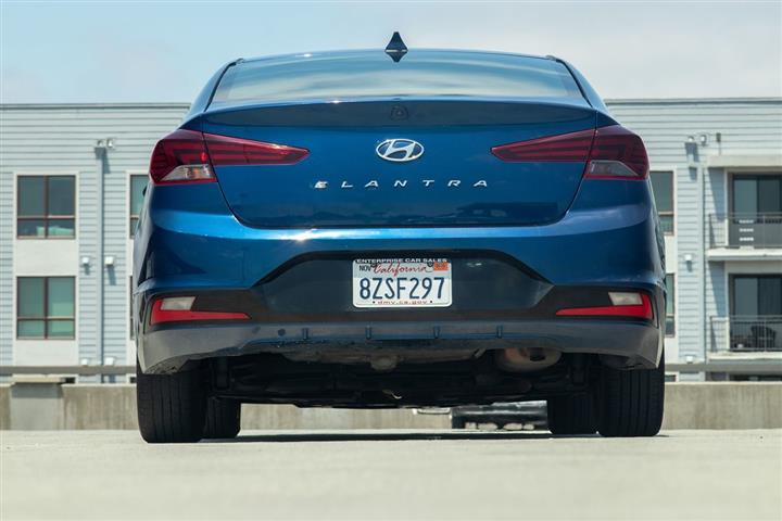 2020 Elantra SEL image 5