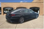 $22500 : Hyundai SONATA 2023 SEL 4dr thumbnail