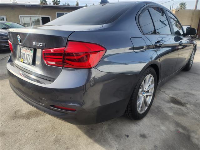 $13995 : 2017 BMW 3-Series 320i Sedan image 5