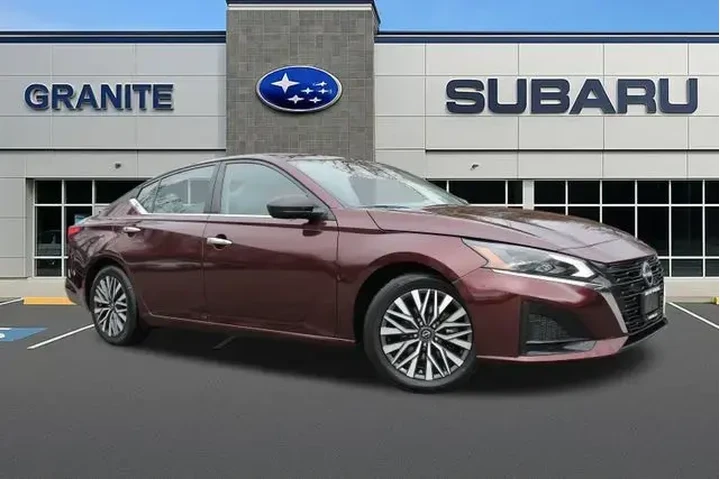 $17995 : Nissan Altima 2024 2.5 SV 4d image 2