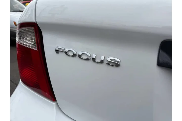 $4995 : 2005 Focus ZX4 S image 8